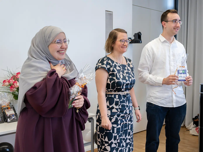 Die Kursbesten haben als Zeichen der Anerkennung ein kleines Geschenk erhalten | © Simone Hryzyk/AWO Bremerhaven Gruppenfoto der Kursbesten | © Simone Hryzyk/AWO Bremerhaven