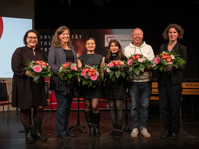 © AWO Bremerhaven / Simone Hryzyk Gruppenfoto nach Abschluss der Veranstaltung: Alexandra Kanin, Dr. Kai Huter, Francine Fester, Ayshan Sabili, Markus Gerstmann, Dr. Julia Kernbach | © AWO Bremerhaven / Simone Hryzyk